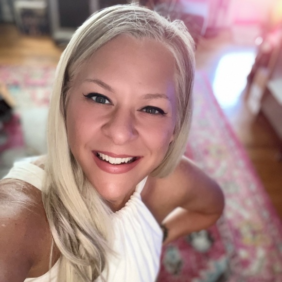 Meet your Posher, Kristin - Picture 2 of 4